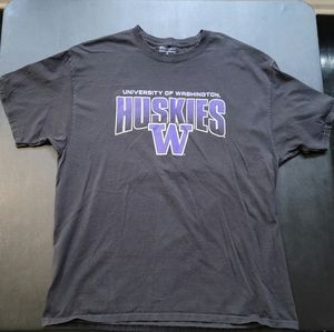 Vintage University niversity of Washington Huskies tee shirt.